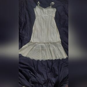 Vintage Lace-Detail Ivory Slip Chemise with Pleated Hem